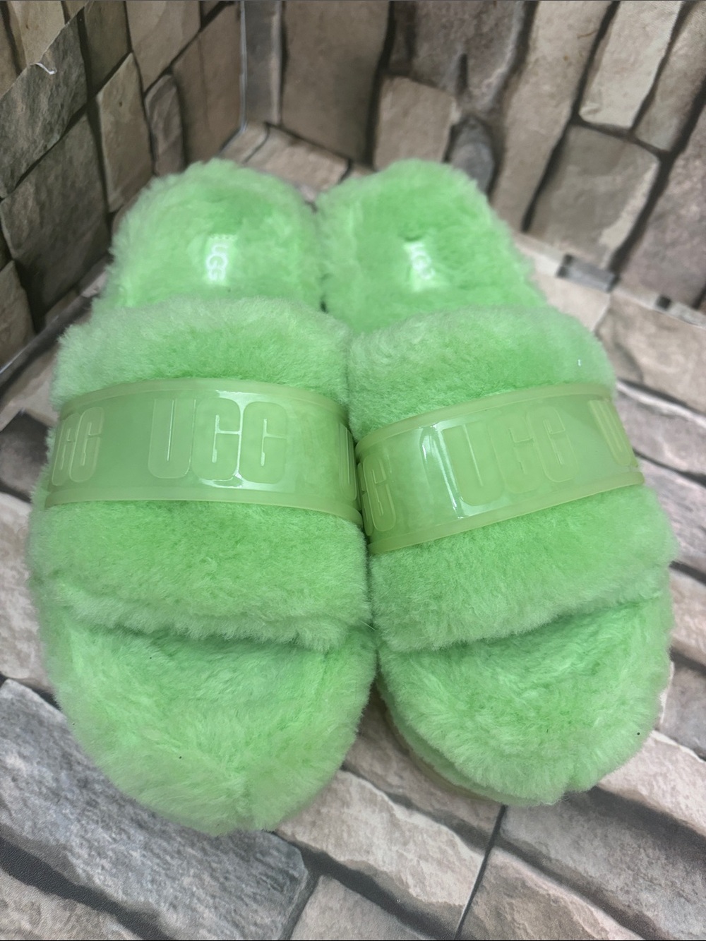 New UGG Women's Fluffita platform slippers Sz 8